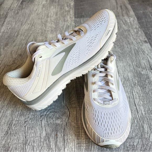 Brooks Women's Adrenaline GTS 18 Running Shoes Size 9 - Picture 2 of 16